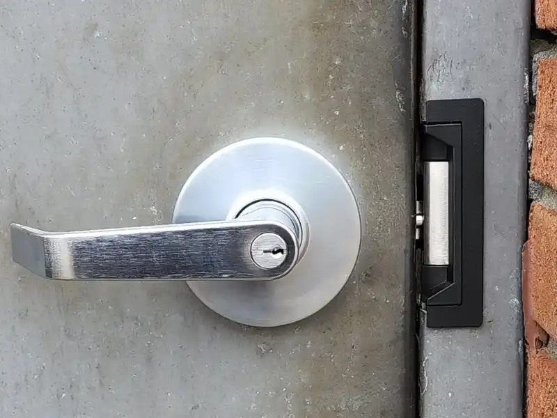 commercial lock change